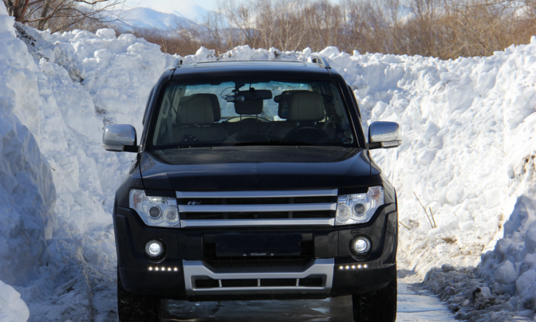 Накладка (юбка) переднего бампера "Broomer Design" (Без ДХЛ) для Mitsubishi Pajero IV (2006-2015) купить недорого с доставкой в Приобье